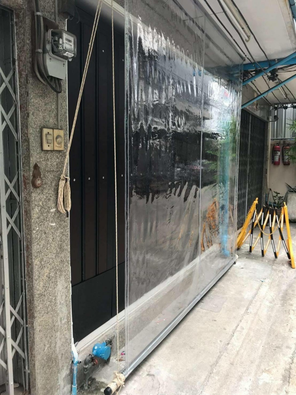 ผ้าใบชักรอกใส ขนาด 2 m x 5 m (ไม่รวมเสาเหล็กค้ำยัน) ผ้าใบสีใส โปร่งใส ผ้าใบกันสาดแบบใส ผ้าใบกันฝนโปร่งใส ผ้าใบม้วนกันฝนแบบใส ผ้าใบม้วนกันแดดสีใส clear ใส