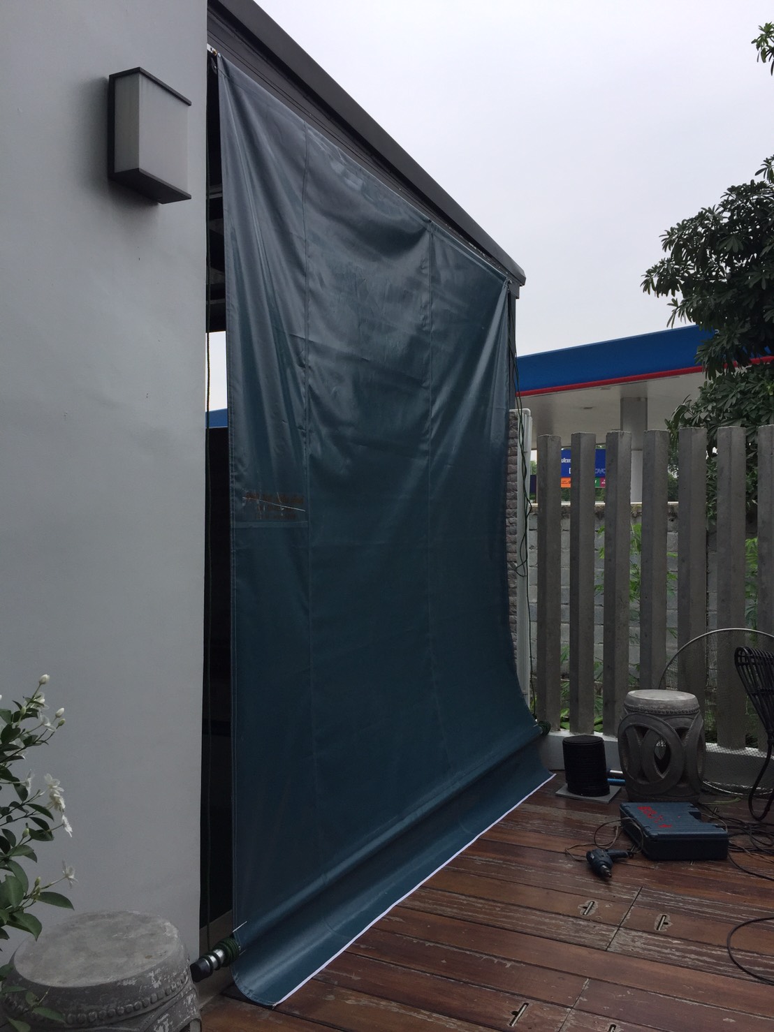 MKP TenT ผ้าใบชักรอก ขนาด กว้าง 1.5m สูง 5m (ไม่รวมเสาค้ำ) ผ้าใบกันสาด ผ้าใบกันฝน ผ้าใบม้วนกันฝน ผ้าใบม้วนกันแดด มีทุกสี ขาว แดง ดำ ชมพู น้ำเงิน ฟ้า เขียว ม่วง ครีม น้ำตาล 1.5m x 5m