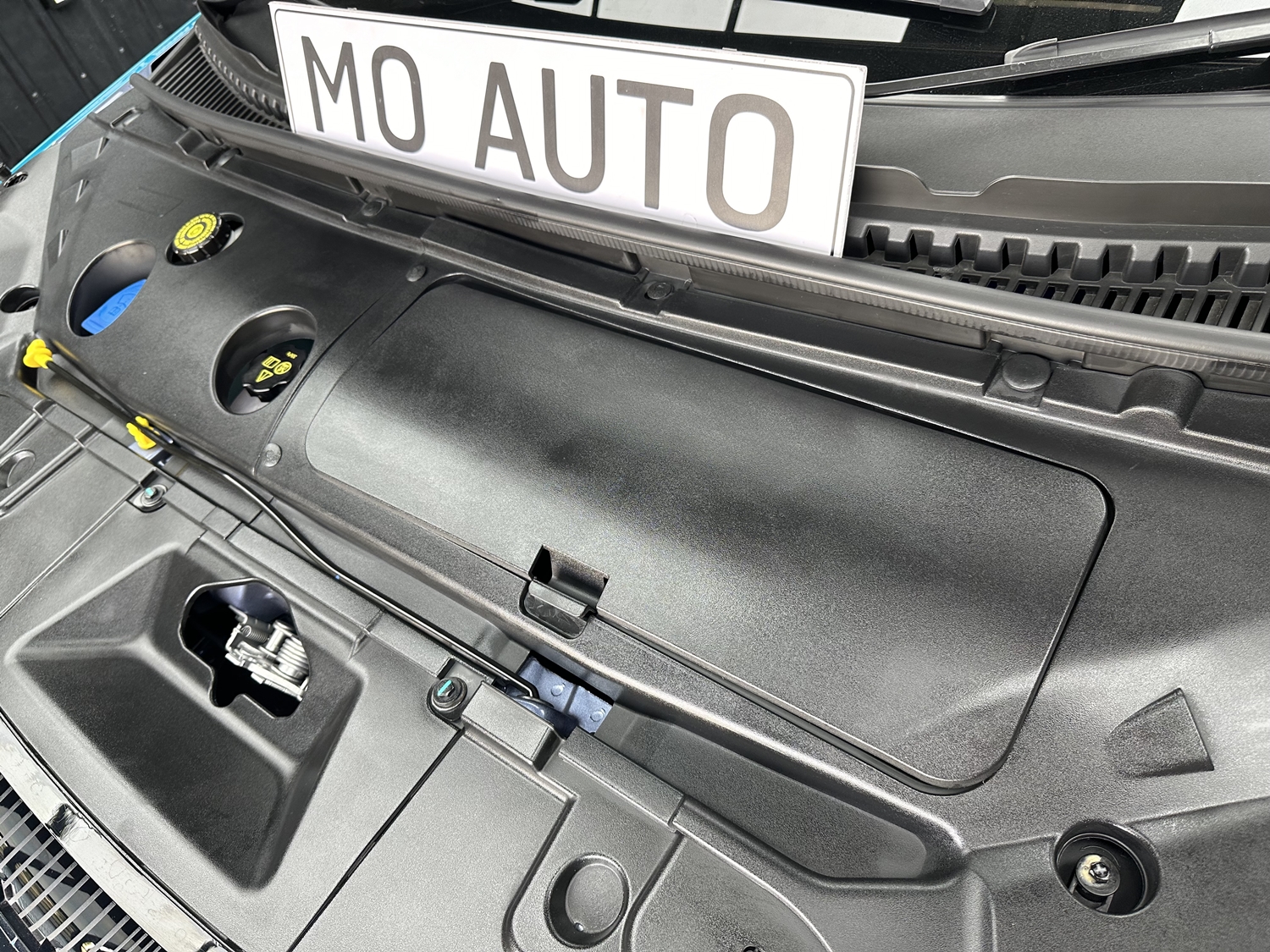 แผ่นปิดใต้ฝากระโปรงหน้าพร้อมช่องเก็บของ BYD DOLPHIN