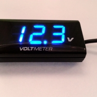 วัดโวลท์ตัวใหญ่ 12 V ดิจิตอล ไฟสีน้ำเงิน