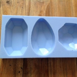 แม่พิมพ์ รูปเพชร 3 ช่อง (ขนาดดูจากรายละเอียดสินค้า)