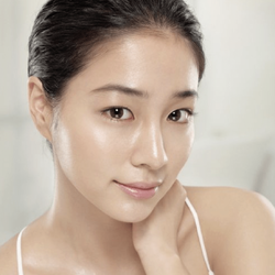 Shiny-Moist ให้ผิวเงาไม่มัน 25g 003615