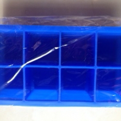 แม่พิมพ์ซิลิโคน สี่เหลี่ยมจตุรัส 8 ช่อง 90-100 g 4.9*5 cm