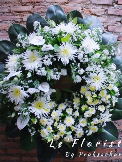 W47 พวงหรีดดอกไม้สด