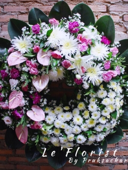 W45 พวงหรีดดอกไม้สด