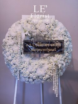 พวงหรีดพิษณุโลก ดอกไม้สดThai modern พวงหรีดไม้กระดาน
