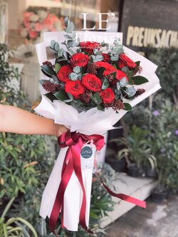 10 Import Red Roses Bouquet