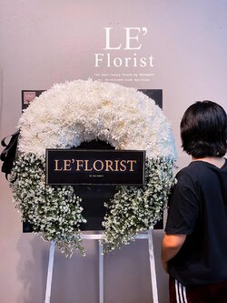 พวงหรีดพิษณุโลก พวงหรีดดอกไม้สดไม้กระดาน style minimal modern