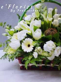 T17 Mix flower in basket[ white tone]