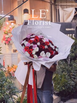 Import Mix Roses Bouquet (100 Roses)