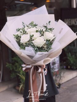 10 Import White Roses Bouquet
