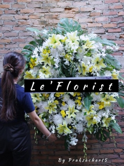 w36 พวงหรีดดอกไม้สดเน้นลิลลี่