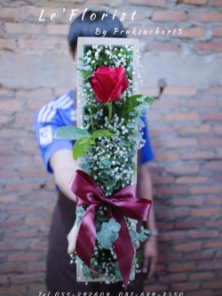 กล่องไม้กุหลาบแดงนอก1ดอก