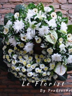 W46 พวงหรีดดอกไม้สด