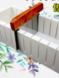 ที่ตัดสบู่แบบมีช่องตัดพร้อมมีด ตัดได้ขนาดก้อน 2.5 cm 005733