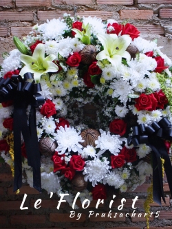 w26 Mix flower Wreart on Board