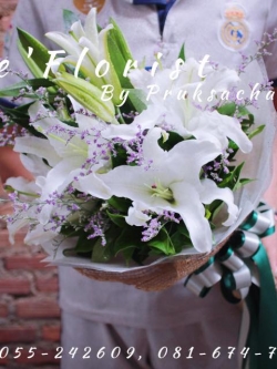 B22 LILY BOUQUET