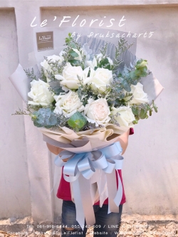 ช่อกุหลาบนอกสีขาว