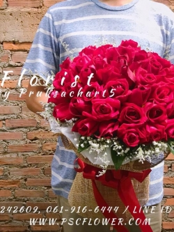 ช่อกลมกุหลาบแดงไทย 50ดอก