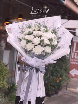 White Rose Bouquet (16 Roses)