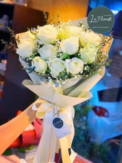 10 White Roses with Cream Base Paper