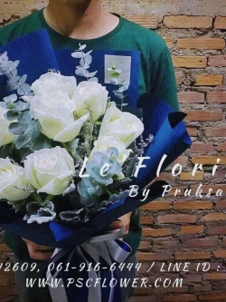 ช่อกุหลาบนอกสีขาว ห่อโทนน้ำเงิน