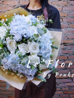 Hydrengea + White rose bouquet