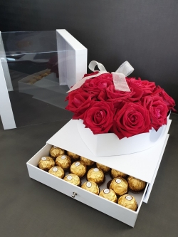 กล่องใสกุหลาบหัวใจ รุ่นมีลิ้นชักพร้อมช็อคโกแลต