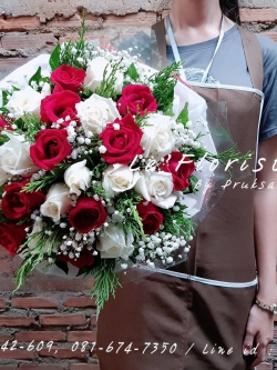 B60 thai White + Red Rose [fresh flower]เเบบกลม