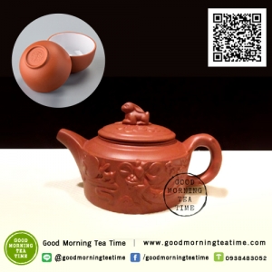 กาน้ำชาดินเผาลายกระต่าย พร้อมถ้วยน้ำชา 2 ใบ สีเข้าชุด